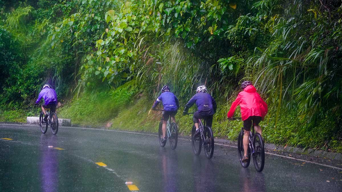 2-Day DMZ Heritage Cycling Tour: Hue to Quang Tri Adventure